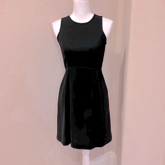 LOFT Dresses & Skirts - NWT LOFT Petite Black Crepe Sleeveless Dress